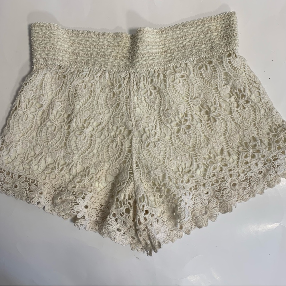Hawaiian Clothing lace shorts high washed cream size small